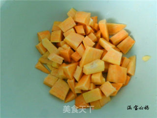 红薯玉米渣小米粥的做法步骤：2
