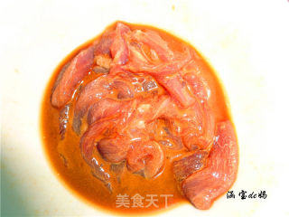 肉丝炒蘑菇的做法步骤：1