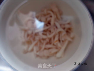 肉丝炒蘑菇的做法步骤：3