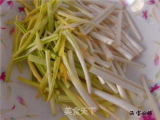 肉丝炒蒜黄的做法步骤：3