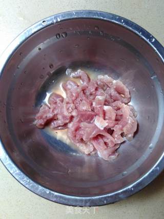【广式皮蛋瘦肉粥】的做法步骤：2