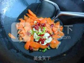 胡萝卜炒娃娃菜的做法步骤：4