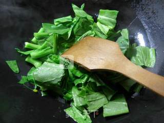 油菜蕻油条年糕汤的做法步骤：4