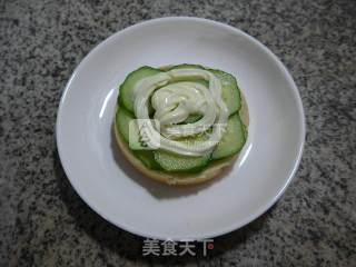 青瓜牛排汉堡的做法步骤：4
