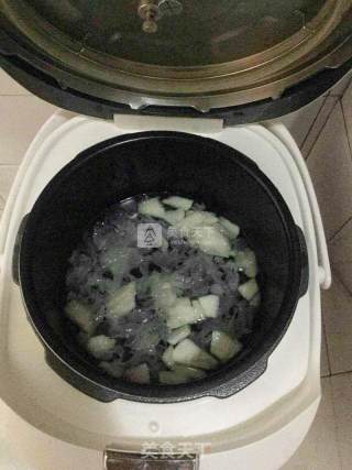 木糖醇银耳雪梨汤的做法步骤：3