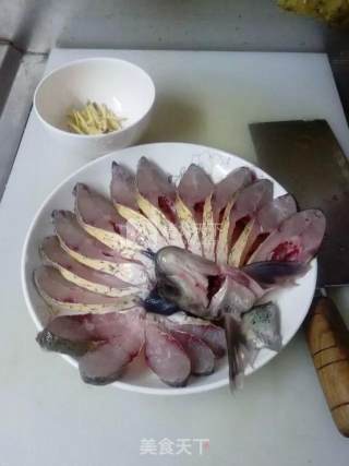 清蒸鳊鱼的做法步骤：1