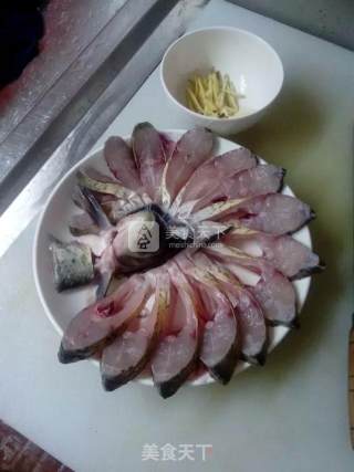 清蒸鳊鱼的做法步骤：2