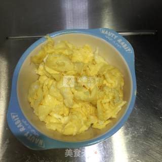 芹菜炒鸡蛋的做法步骤：4