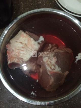 麻辣干锅牛腩的做法步骤：1