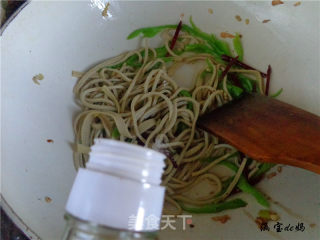 双椒豆腐丝的做法步骤：8