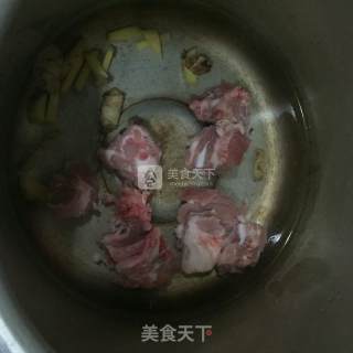 萝卜排骨汤的做法步骤：2