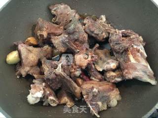 当归羊肉汤的做法步骤：5