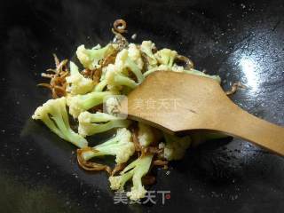 丁香鱼炒花菜的做法步骤：7