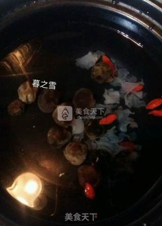 红糖养颜营养汤的做法步骤：3