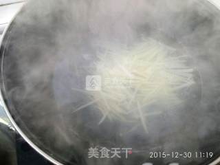 彩椒炒土豆丝的做法步骤：3