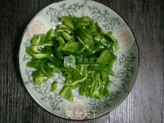 青椒炒鸡蛋的做法步骤：4