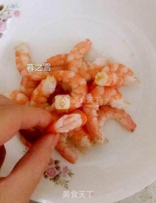 西蓝花炒虾仁的做法步骤：2