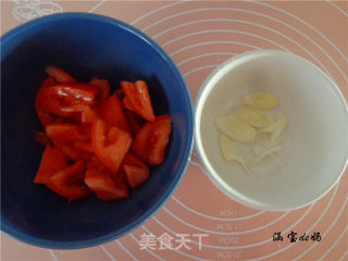西红柿鸡蛋面的做法步骤：3