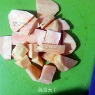 红薯小米粥的做法步骤：2