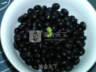 补肾乌发黑豆的做法步骤：1