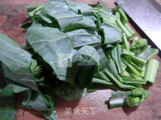 鸡蛋油菜蕻炒年糕的做法步骤：2