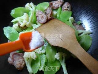 花菜麻辣香肠炒莴笋的做法步骤：6