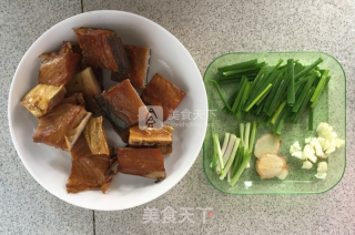 红烧腊鱼的做法步骤：2