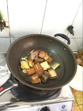 红烧腊鱼的做法步骤：5