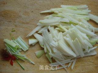 萝卜丝炒粉条的做法步骤：2