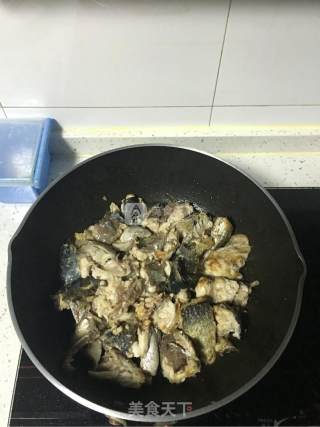 家常炖鲅鱼的做法步骤：3