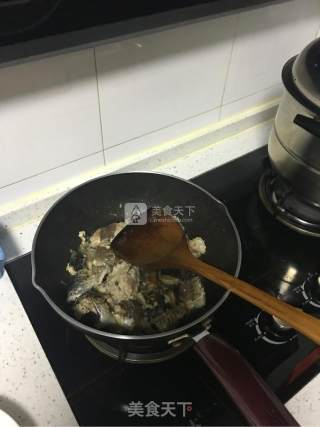 家常炖鲅鱼的做法步骤：4