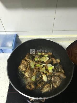 家常炖鲅鱼的做法步骤：6