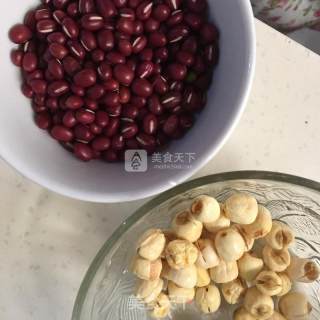红豆莲子豆浆的做法步骤：1