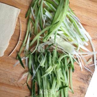 黄瓜千张卷的做法步骤：2