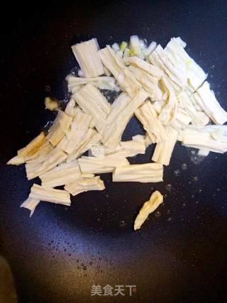 素炒木耳的做法步骤：3