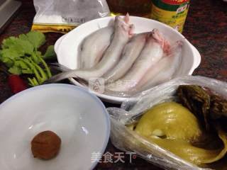 酸菜蒸豆腐鱼的做法步骤：1