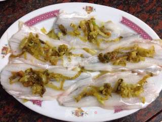 酸菜蒸豆腐鱼的做法步骤：4