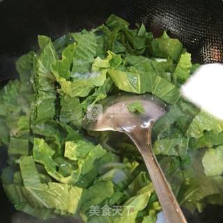 香菇炒五月慢的做法步骤：4
