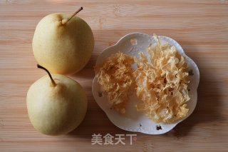 雪梨银耳露的做法步骤：1