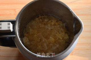 雪梨银耳露的做法步骤：4