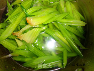 肉丝炒芹菜的做法步骤：4