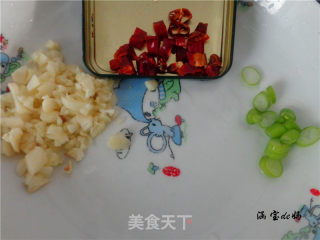 鱼香茄子的做法步骤：1