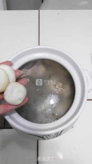 荸荠莲藕筒骨汤的做法步骤：4