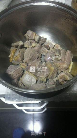 西红柿牛腩 电压力锅版的做法步骤：2