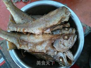红烧黄花鱼的做法步骤：1