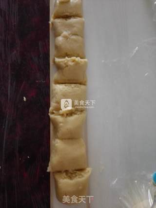 酥皮菠萝包的做法步骤：15