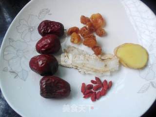 红枣当归炖鸡脚的做法步骤：2