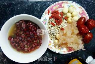 红豆薏仁营养汤的做法步骤：1