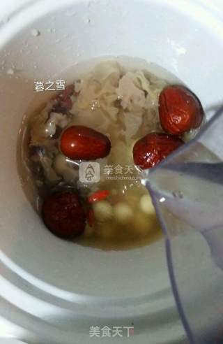 红豆薏仁营养汤的做法步骤：4