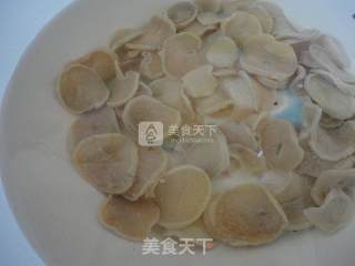 木耳炒白菜土豆干的做法步骤：2